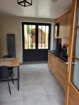 Cuisine ou kitchenette dans l'établissement Gite La Cabiotte Nature et Spa