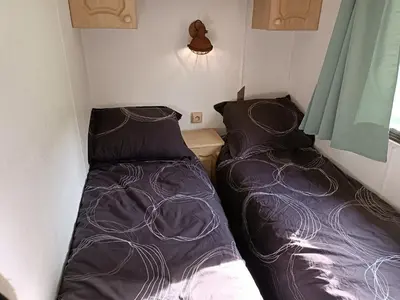 Un ou plusieurs lits dans un hébergement de l'établissement Mobil-home isolé avec jacuzzi - la Cubanière