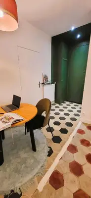 Coin salon dans l'établissement Studio de charme au cœur de Lyon