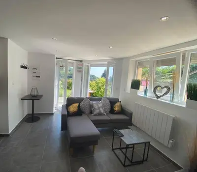 Coin salon dans l'établissement Le jardin suspendu