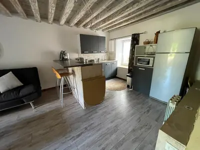 Cuisine ou kitchenette dans l'établissement L EGLANTINE des bords de SAONE