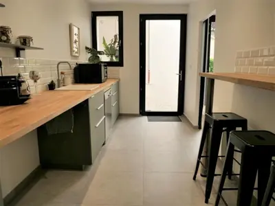 Cuisine ou kitchenette dans l'établissement L'HERMANCERIE