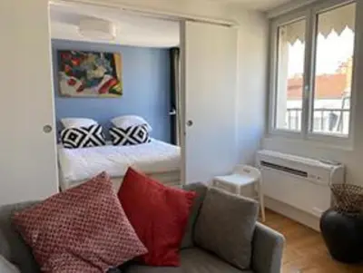 Coin salon dans l'établissement Superbe T2, Climatisation, vue Fourvière