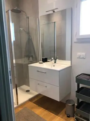 Salle de bains dans l'établissement Petit Gîte de Javernières Rez de jardin