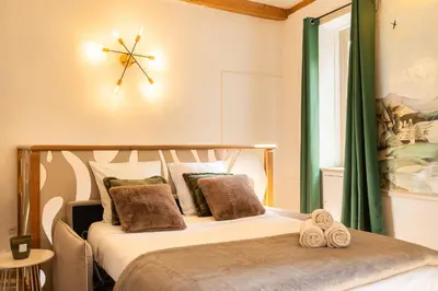 Un ou plusieurs lits dans un hébergement de l'établissement Duplex Jardin Privé et Vue sur le Vieux-Lyon