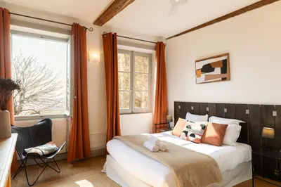 Un ou plusieurs lits dans un hébergement de l'établissement Duplex Jardin Privé et Vue sur le Vieux-Lyon