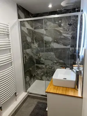 Salle de bains dans l'établissement Le Ravello proche gare PARTDIEU