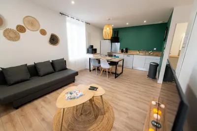 Cuisine ou kitchenette dans l'établissement KASA ZEN - Climatisation - Tout équipé - Stationnement gratuit