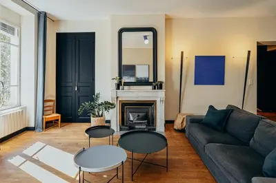 Coin salon dans l'établissement Superbe appartement lyonnais, vue sur Saône