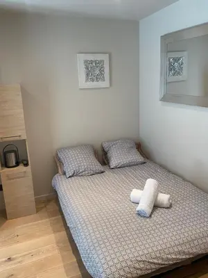 Un ou plusieurs lits dans un hébergement de l'établissement Studio équipé en rez de jardin