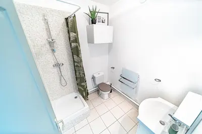 Salle de bains dans l'établissement Les Amandiers 4 pers- Oullins centre-Lyon