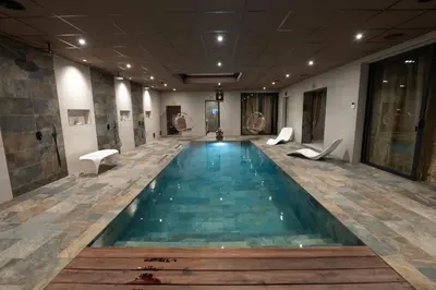Piscine de l'établissement CARACALLA PRIVE - Chambres d'hôtes avec Piscine, Jaccuzi et Hammam privatifs ou située à proximité