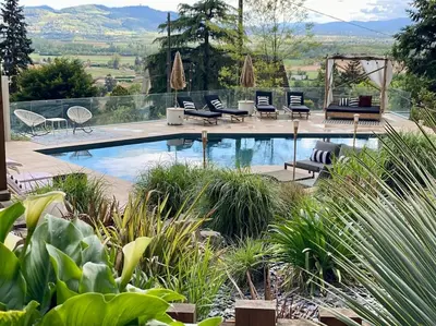 Piscine de l'établissement Domaine une HALTE ou située à proximité
