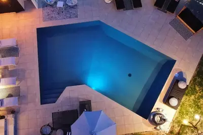 Piscine de l'établissement Domaine une HALTE ou située à proximité