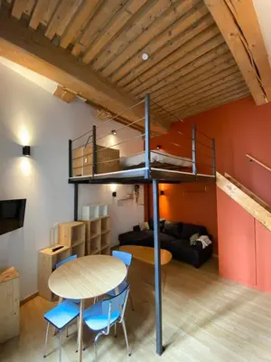 Un ou plusieurs lits dans un hébergement de l'établissement Charming Apartment with Exposed Beams Ainay District Lyon