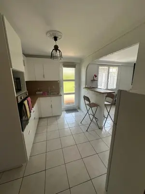 Cuisine ou kitchenette dans l'établissement T2 indépendant proche OL Stadium et salle LDLC Arena