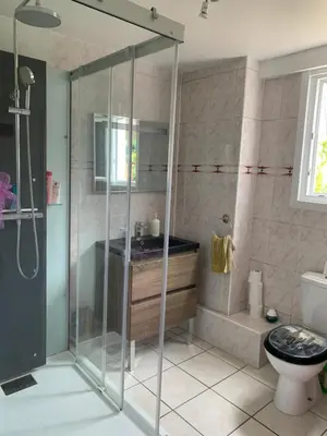 Salle de bains dans l'établissement T2 indépendant proche OL Stadium et salle LDLC Arena