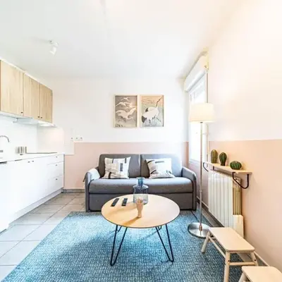 Le petit Montel- studio avec garage-métro Valmy
