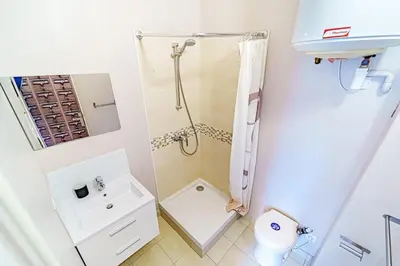Salle de bains dans l'établissement Le petit Delore - Studio 2 personnes - Lyon 8