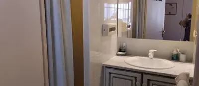 Salle de bains dans l'établissement Chambre 20 m2 S de B et WC privés, Garage