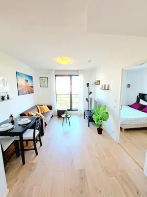 Un ou plusieurs lits dans un hébergement de l'établissement Le Valmy: appartement lumineux au pied du métro