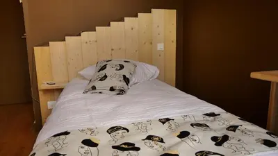 Un ou plusieurs lits dans un hébergement de l'établissement Relais des Monts du Lyonnais