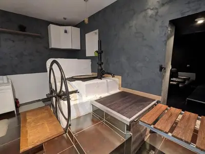Cuisine ou kitchenette dans l'établissement Maison de village, jacuzzi, salle cinéma