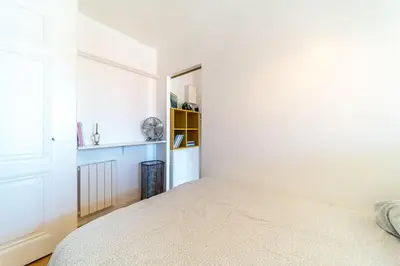 Un ou plusieurs lits dans un hébergement de l'établissement Le Petit Chaponnay - Charming Apartment for 2 near Saxe Gambetta