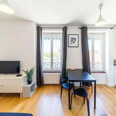 Le Petit Chaponnay - Charming Apartment for 2 near Saxe Gambetta