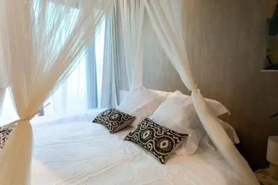 Un ou plusieurs lits dans un hébergement de l'établissement Bali Serenity Balnéo et lit rond