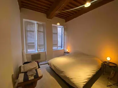 Un ou plusieurs lits dans un hébergement de l'établissement Old town - Vieux Lyon -50 m2 flat