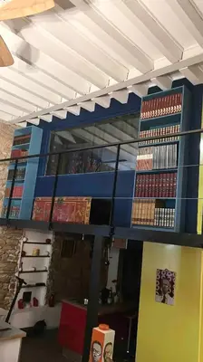 Bibliothèque dans l'appartement