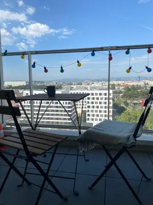 Balcon ou terrasse dans l'établissement T2 au pieds du métro, la soie