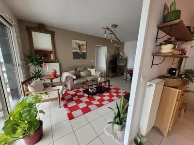 Cuisine ou kitchenette dans l'établissement Gerland T2 standing - balcon - parking privé souterrain