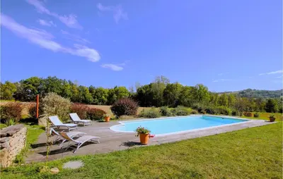 Piscine de l'établissement Cozy Home In Monseveroux ou située à proximité