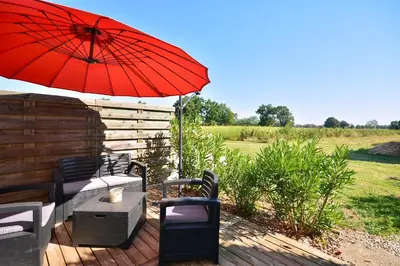 Jardin de l'établissement Gîte le Mizériat - Appartement avec piscine privée
