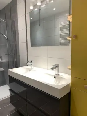Salle de bains dans l'établissement Joli Canut - proche de Fourvière - 6 couchages