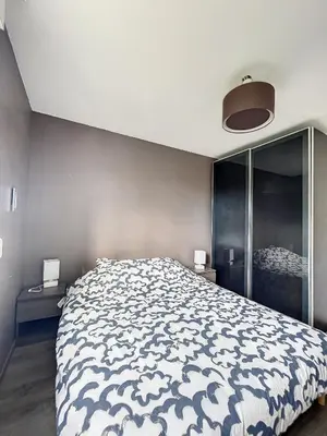 Un ou plusieurs lits dans un hébergement de l'établissement City & cosy, LYON CHARCOT- WIFI - LAVE LINGE - BALCON - PARKING
