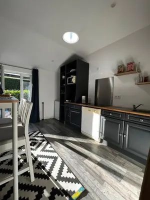 Cuisine ou kitchenette dans l'établissement Petite maison dans le beaujolais