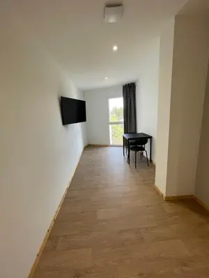 Télévision ou salle de divertissement dans l'établissement LE SALVADOR - Appart'Hôtel de 18m2 à 44m2