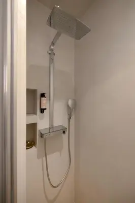 Salle de bains dans l'établissement MiHotel Serlin
