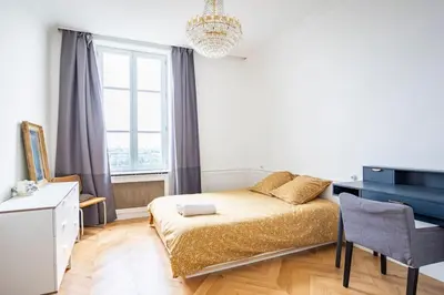 Télévision ou salle de divertissement dans l'établissement *Maison Lyon Confluence* dans jolie copropriété