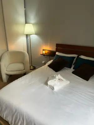 Un ou plusieurs lits dans un hébergement de l'établissement Studio Le Central 350 m de Gare Lyon Part-Dieu, Navette Stade et Arena ,Eurexpo Aéroport- Bus Direct Centre Ville