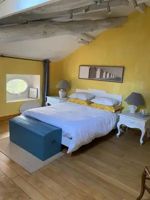 Un ou plusieurs lits dans un hébergement de l'établissement Le Clos Fanny chambre d’hôtes