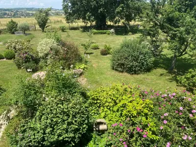 Jardin de l'établissement Le Clos Fanny chambre d’hôtes
