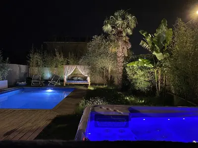 Piscine de l'établissement Unique! jacuzzi privé 35°C + cinéma Villa entière ou située à proximité