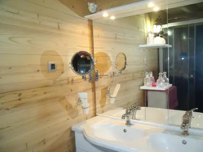 Salle de bains dans l'établissement Chez Jean Marc et Corinne