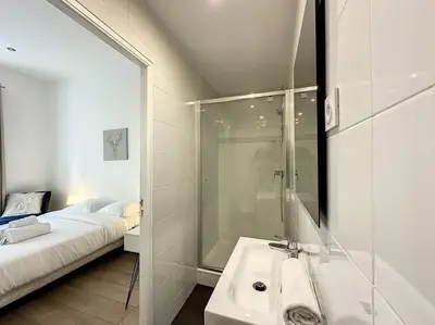 Salle de bains dans l'établissement Cosy appart - lyon 6 - Gare Partdieu - Lafayette 1