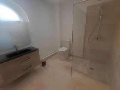 Salle de bains dans l'établissement Le Relais des Cigognes
