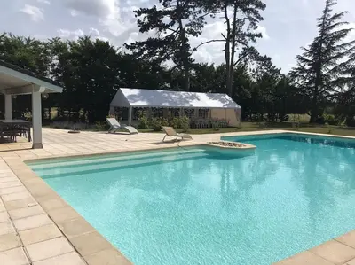Piscine de l'établissement Le Relais des Cigognes ou située à proximité